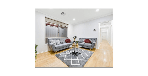 Stylish & Spacious 3-Bedroom Home Offering Comfort and Convenience in Prime Northfield Location - Photo 1