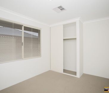 STREET-FRONT LIVING - FRESH, SPACIOUS & PERFECTLY LOCATED - Photo 4