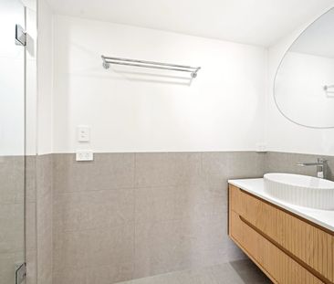 2 Bedroom Renovated 1st floor unit - Photo 6