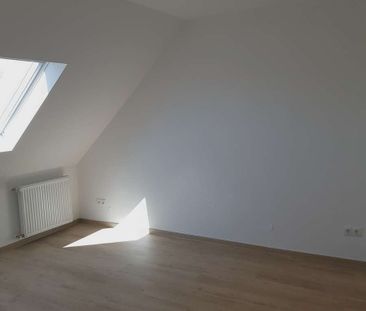 Moderne 2 Zimmer-Dachgeschosswohnung mit hochwertiger Einbauküche - Photo 5