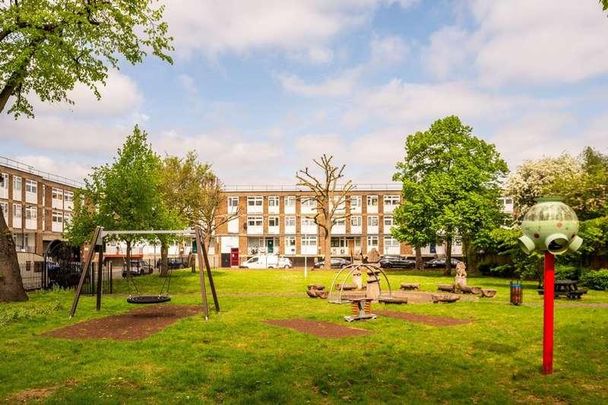 Lorrimore Square, Kennington, SE17 - Photo 1