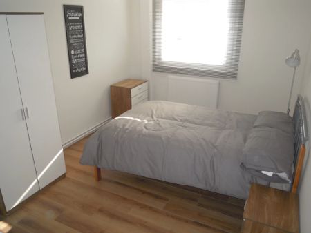 22 Corringham House (ii) – Room 3 - Photo 3