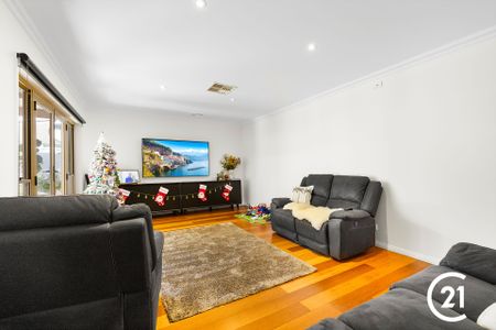 Large & Luxurious in a Prime Location - Photo 3