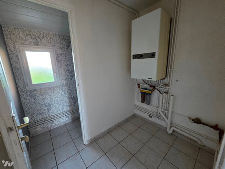 YERVILLE centre, maison mitoyenne d'~60m² avec jardin comprenant deux chambres, un garage. - Photo 5