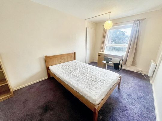3 bedroom flat to rent - Photo 1