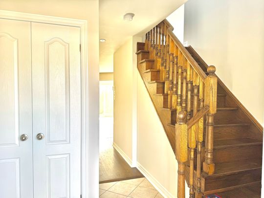 For Lease - 113 Mynden Way, Newmarket, Ontario - Photo 1