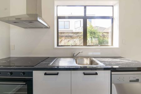 Prime Hamilton Living - Clifton Terrace Townhouse for Rent - Photo 5