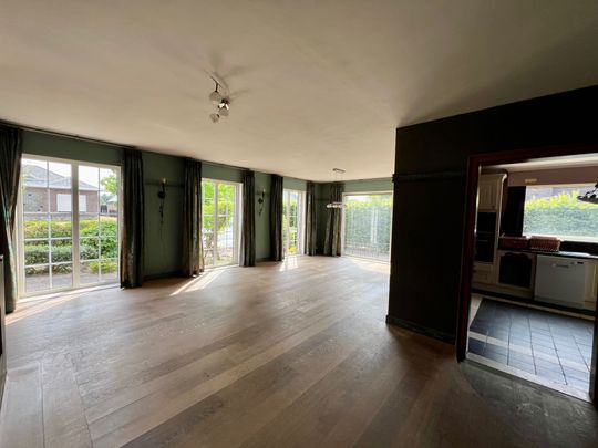 Ruime halfopen vierslaapkamerwoning te Oosteeklo - Foto 1