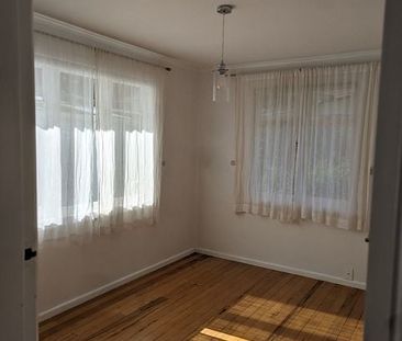 Charming 3 bed, 1.5 bath with Garden in Greerton - Photo 6