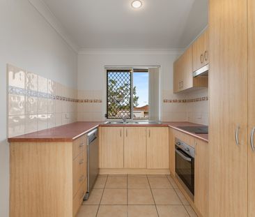 Stunning Family Home in Crestmead! - Photo 6