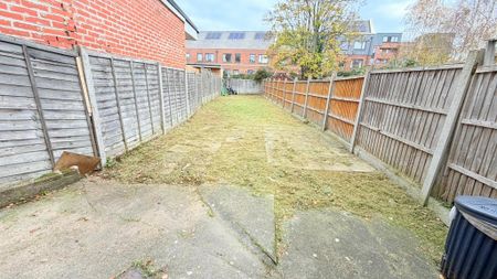 3 bedroom terraced house to rent - Photo 5