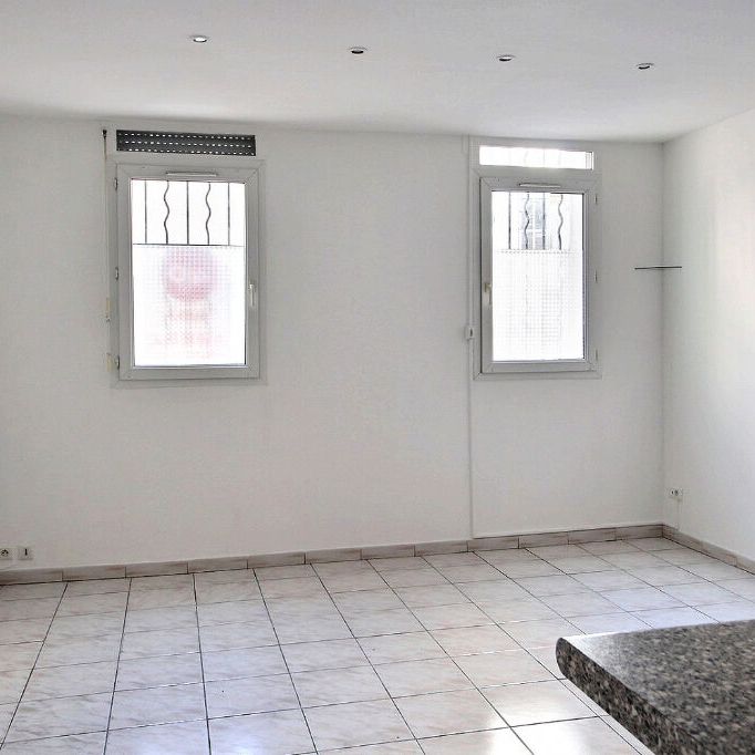 Appartement 3 pièces 60m2 MARSEILLE 5EME 865 euros - Photo 1