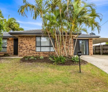 Beautifully Updated Family Home Just Minutes from Mooloolaba Beach - Photo 3
