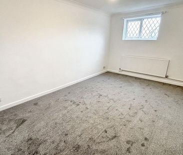 3 bedroom end of terrace house to rent - Photo 2