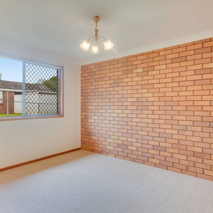 Two Bedroom Unit in Fantastic Location - Photo 1