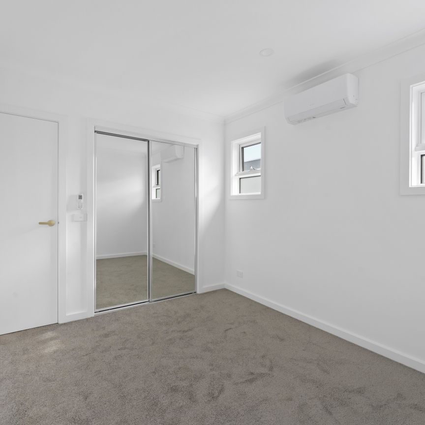 An effortless lifestyle in sparkling surrounds - Photo 1