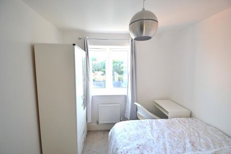 1 bedroom in a house share to rent - Photo 3