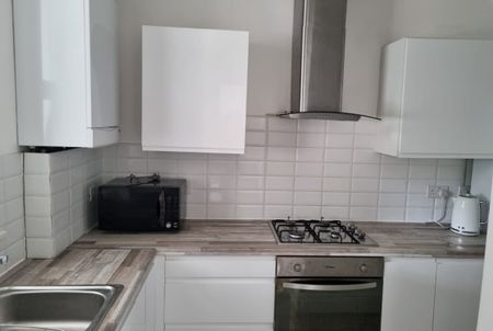 Lovely room available near Middlesex University - Photo 5