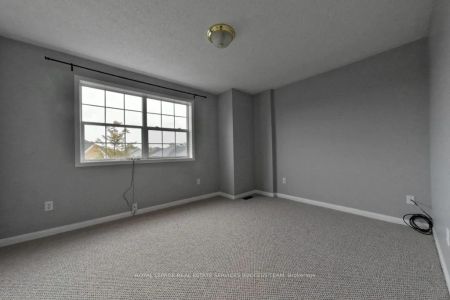 Property For Lease | W9272156 - Photo 4