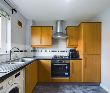 2 bedroom ground floor flat to rent - Photo 2