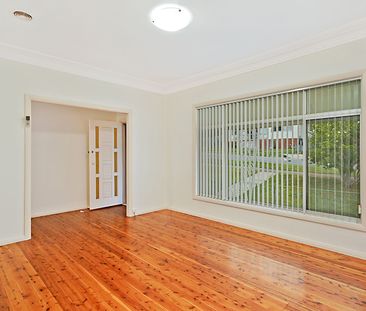 Charming Home in a Convenient Lambton Location - Photo 1