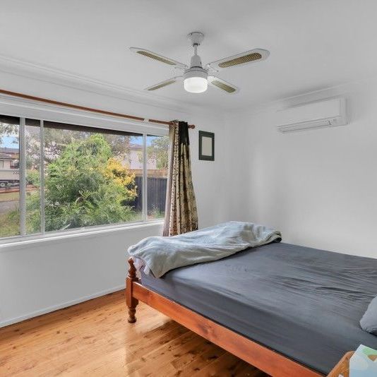 3 Bedroom home with split system air conditioning and modern kitchen! - Photo 1