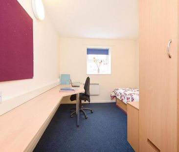 1 bedroom in a flat share to rent - Photo 1