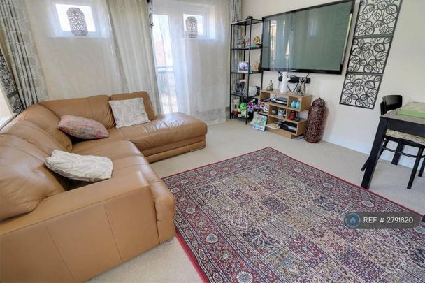 3 bedroom semi-detached house to rent - Photo 1