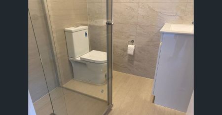 Near new complex - single room with private ensuite, all bills included - Photo 5