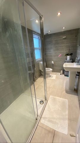 Room in a Shared House, Courtney Road, SW19 - Photo 5