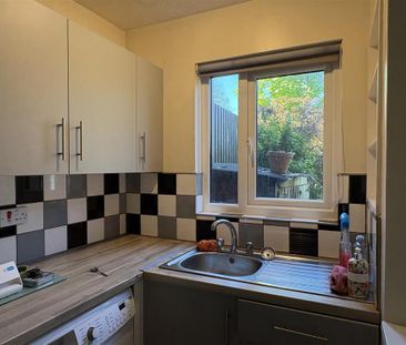 1 bedroom semi-detached house to rent - Photo 2