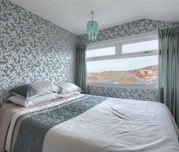 2 bedroom end of terrace house to rent - Photo 2