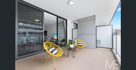 CONTEMPORARY PARKSIDE LIVING IN A HIGHLY-REGARDED URBAN ENCLAVE - Photo 3