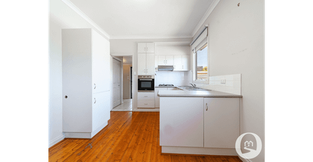 Comfort, Space and a Well-Established Golden Square Address - Photo 2