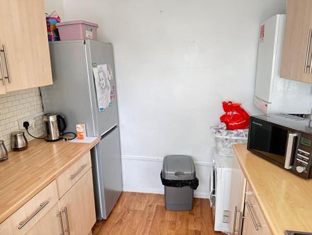 2 bedroom flat to rent - Photo 4