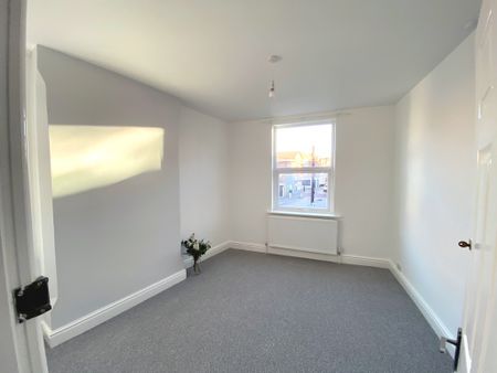 2 Bedroom End Terraced House - Photo 4