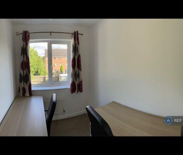 4 bedroom semi-detached house to rent - Photo 3