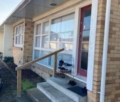 Looking for a comfy 2-bedroom, 1-bath unit in Hamilton East? - Photo 3
