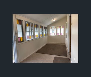 WALK TO THE SHOPS! - Photo 2