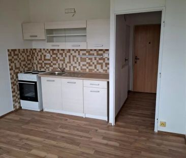 Pronájem bytu 1KK po rekonstrukci v klidné části Duchcova. - Photo 2