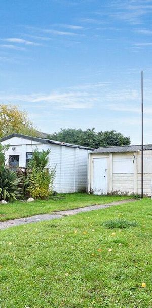 3 bedroom end of terrace house to rent - Photo 1