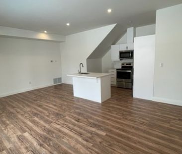 4-38 Thomson, 2 bed Main level Barrie | $2050 per month | Plus Heat | Plus Hydro - Photo 6