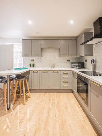 The Glistening And Glossy Property - Photo 3