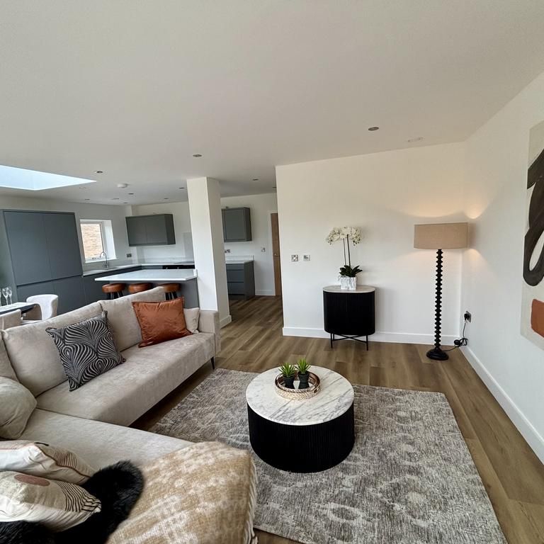 5 bedroom detached house to rent - Photo 1