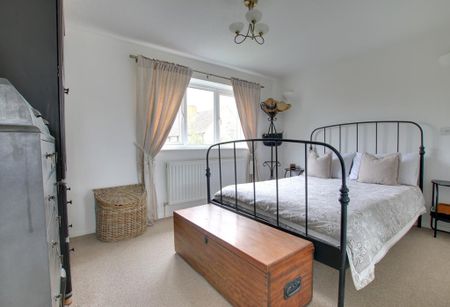 4 bedroom detached house to rent - Photo 2