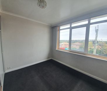 Convenient Two-Bedroom Apartment, Walk to Chadstone! - Photo 5