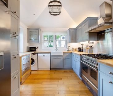 4 bedroom semi-detached house to rent - Photo 4