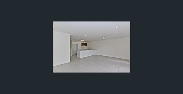 Modern townhouse in great location! - Photo 1