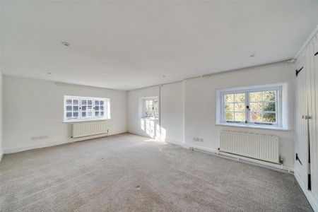 4 bedroom detached house to rent - Photo 4