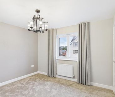 De Lisle Bush Way, Great Oldbury, Stonehouse - Photo 2